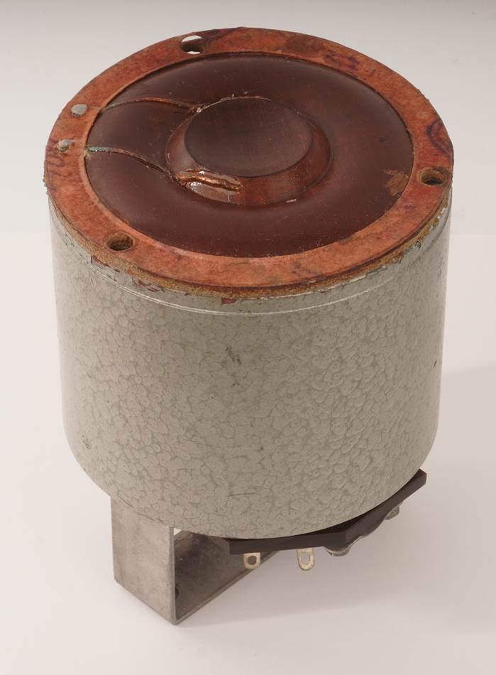 Ein Bild, das Zylinder, Keramik, Im Haus enth�lt.

Automatisch generierte Beschreibung