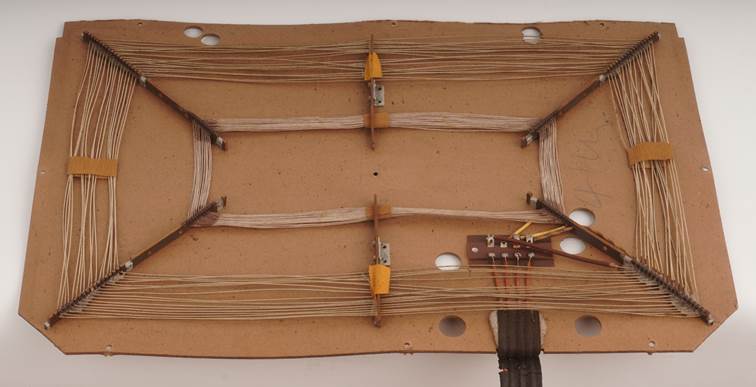 Ein Bild, das Wand, Hellbraun, Im Haus, h�lzern enth�lt.

Automatisch generierte Beschreibung