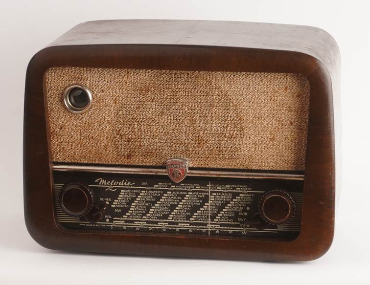 Ein Bild, das drinnen, alt, Zubeh�r, Beh�lter enth�lt.

Automatisch generierte Beschreibung