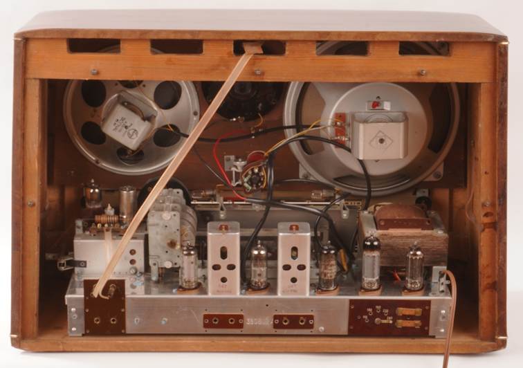 Ein Bild, das Maschine, Elektronik, Im Haus, Elektrische Leitungen enth�lt.

KI-generierte Inhalte k�nnen fehlerhaft sein.