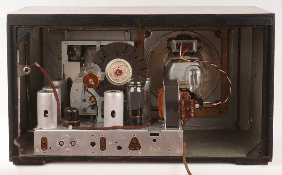 Ein Bild, das Elektronik, Maschine, Elektrische Leitungen, Im Haus enth�lt.

Automatisch generierte Beschreibung