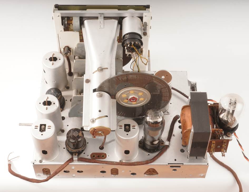 Ein Bild, das Maschine, Autoteile, Im Haus enth�lt.

Automatisch generierte Beschreibung