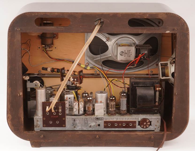 Ein Bild, das Maschine, Elektronik, Elektrische Leitungen, Im Haus enth�lt.

Automatisch generierte Beschreibung