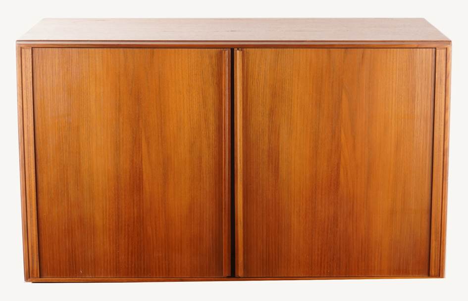 Ein Bild, das Schrank, drinnen, M�bel, Holz enth�lt.

Automatisch generierte Beschreibung