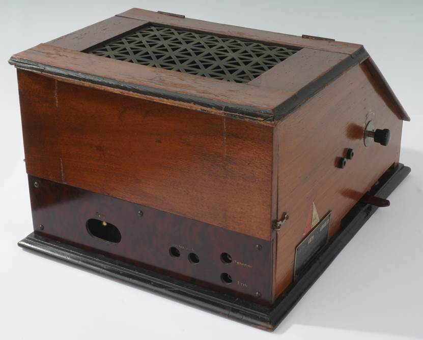 Ein Bild, das Box, h�lzern, Im Haus, Beh�lter enth�lt.

Automatisch generierte Beschreibung