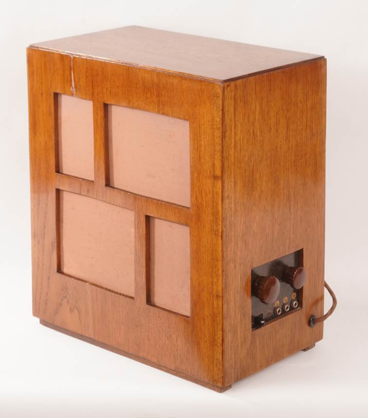 Ein Bild, das Box, Holzarbeiten, Holz, Im Haus enth�lt.

Automatisch generierte Beschreibung