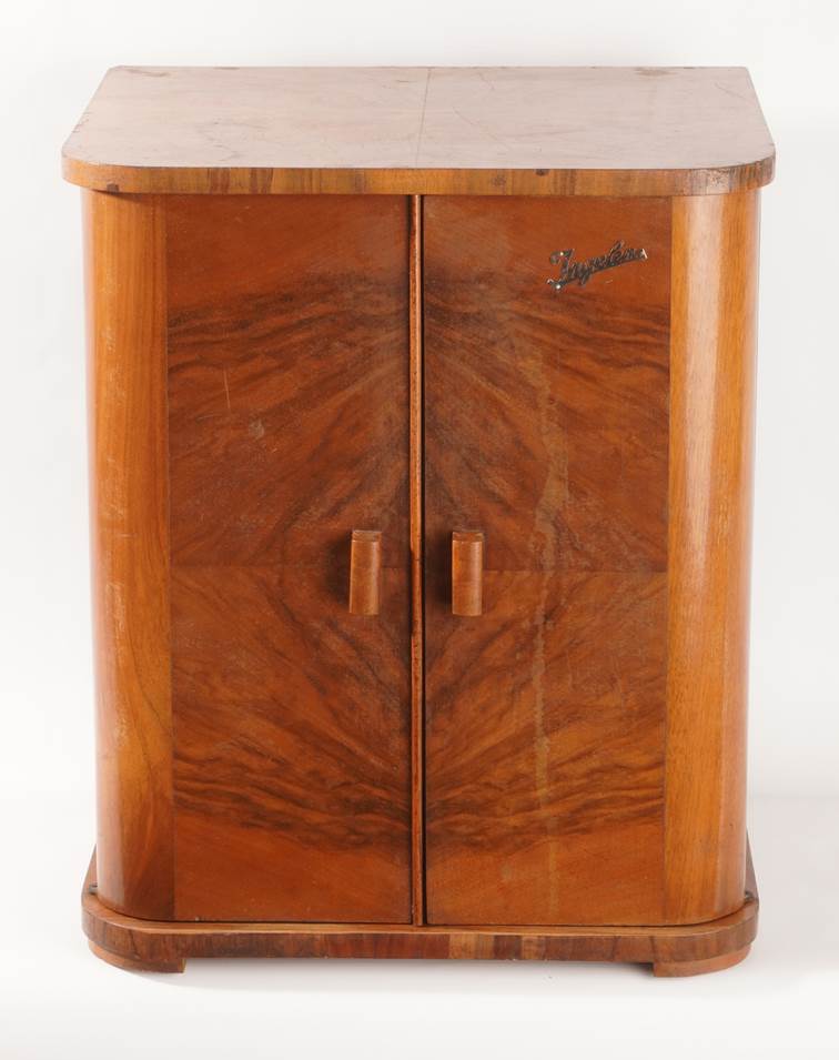 Ein Bild, das aus Holz, drinnen, Holz, alt enth�lt.

Automatisch generierte Beschreibung