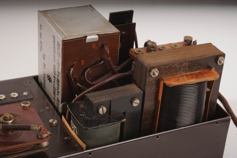 Ein Bild, das drinnen, Kasten, Kamera, Beh�lter enth�lt.

Automatisch generierte Beschreibung