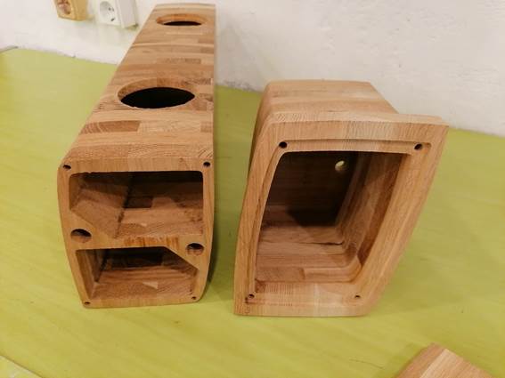 Ein Bild, das Holzblock, Holzarbeiten, h�lzern, Wand enth�lt.

Automatisch generierte Beschreibung