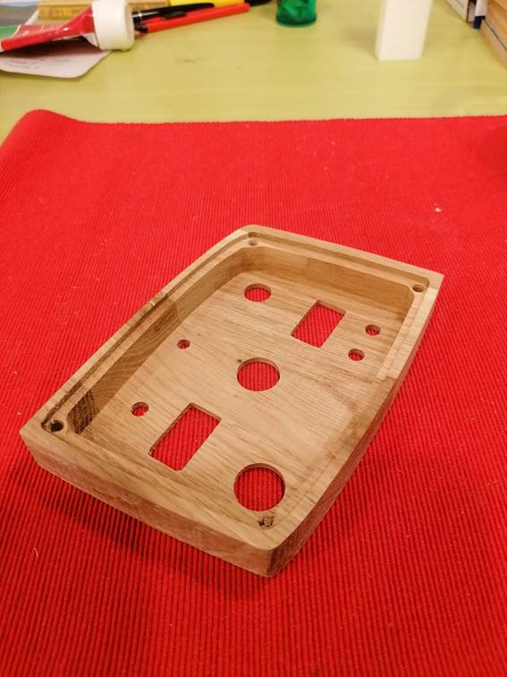 Ein Bild, das Im Haus, Tisch, Boden, rot enth�lt.

Automatisch generierte Beschreibung