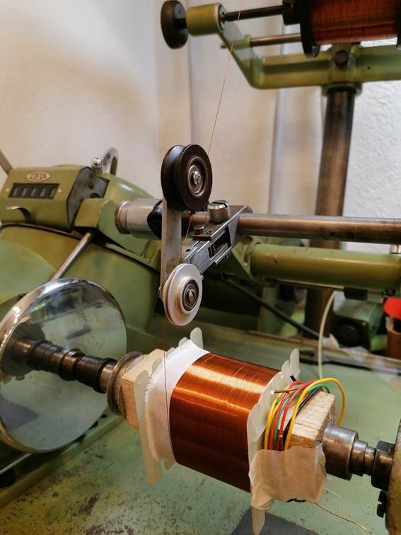 Ein Bild, das Maschine, Werkzeugmaschine, Pfeife Fl�te Rohr, Im Haus enth�lt.

Automatisch generierte Beschreibung