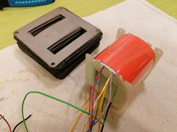 Ein Bild, das Kabel, Plastik, B�roausstattung, Elektronik enth�lt.

Automatisch generierte Beschreibung