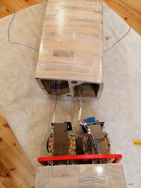 Ein Bild, das h�lzern, Werkzeug, Boden, Sperrholz enth�lt.

Automatisch generierte Beschreibung